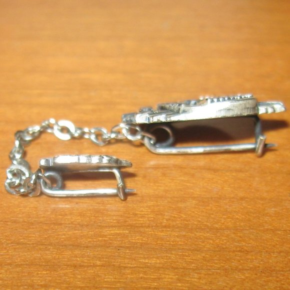 Vintage Crown Point Vista House Columbia River Highway Oregon Souvenir Lapel Pin - Picture 5 of 6